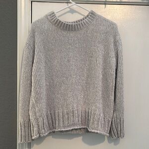 Cynthia Rowley Gray Crew Neck Sweater with Chunky Knit and Relaxed Fit